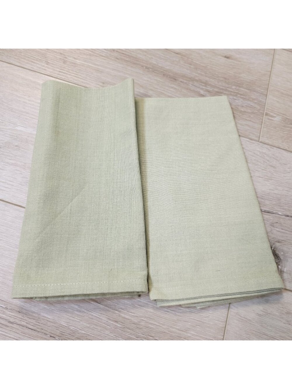 2 Xochi Green 100% Cotten Cloth Linen Napkins